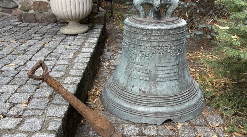 Policjant-historyk odnalazł serce dzwonu z 1672 roku [WIDEO]