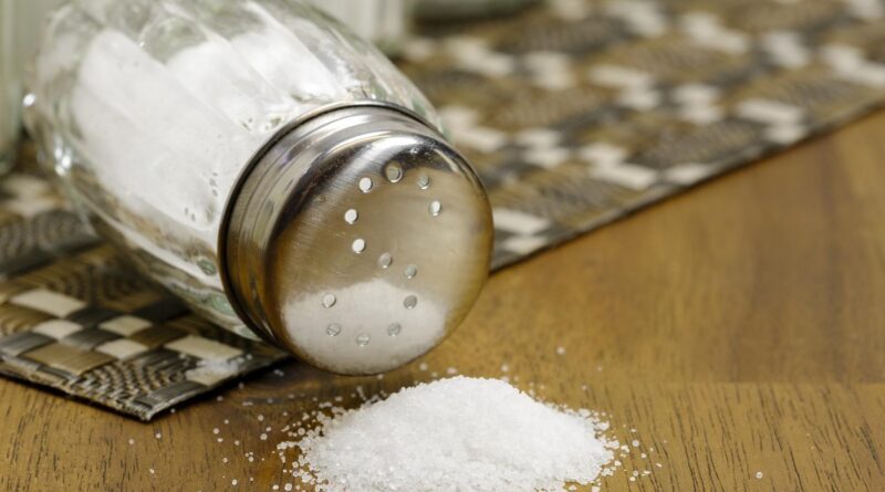 Sól niebezpieczna dla dzieci. Pamiętaj, że może być w wielu produktach